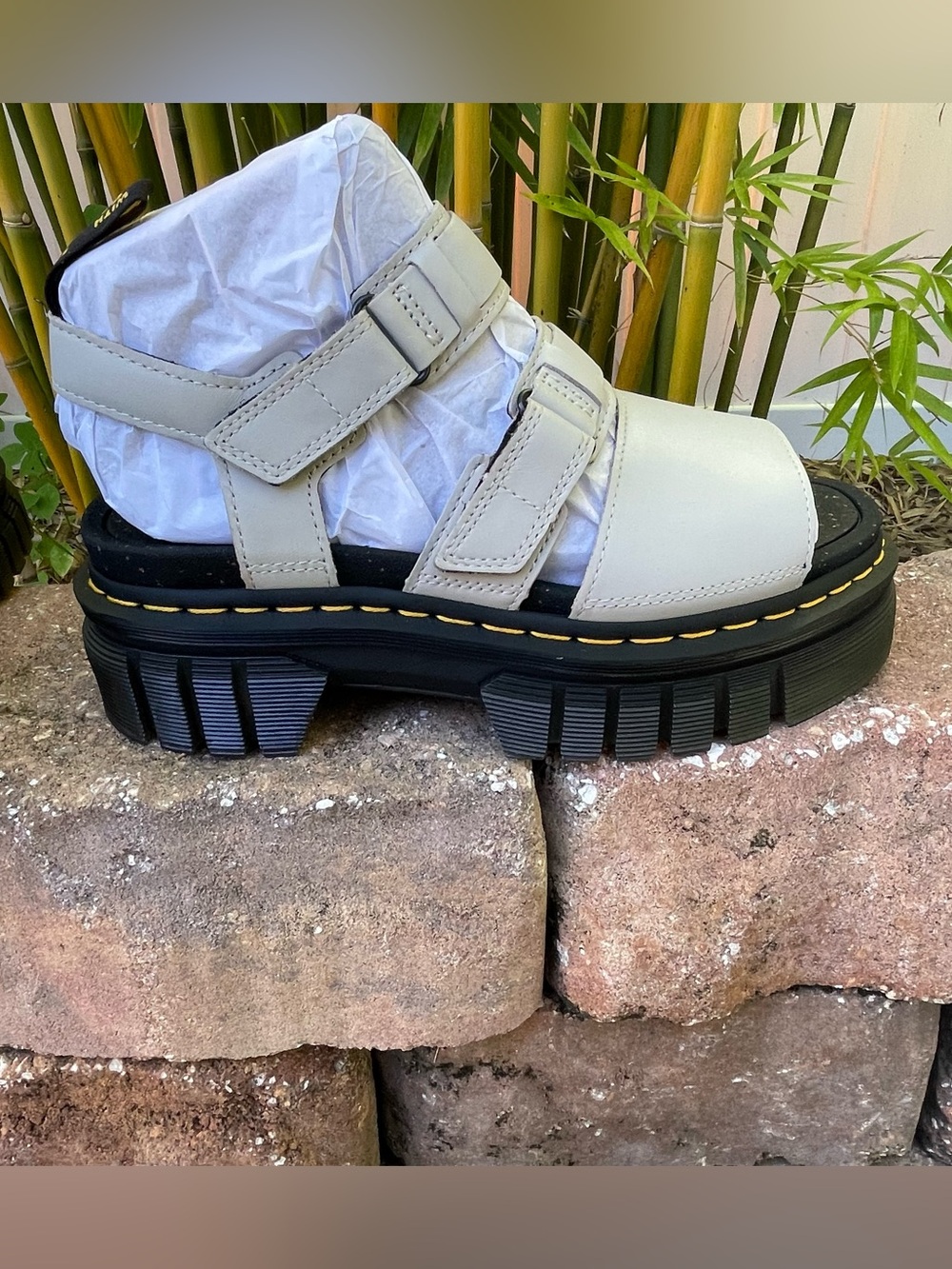 Dr Martens Sandals Ricki 3 Strap Nappa Lux Leather Cobblestone Gray Size 9 NWB - Picture 4 of 5